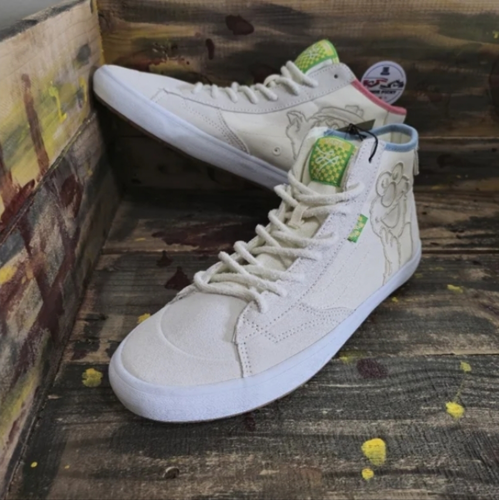 Mens sports shoes
